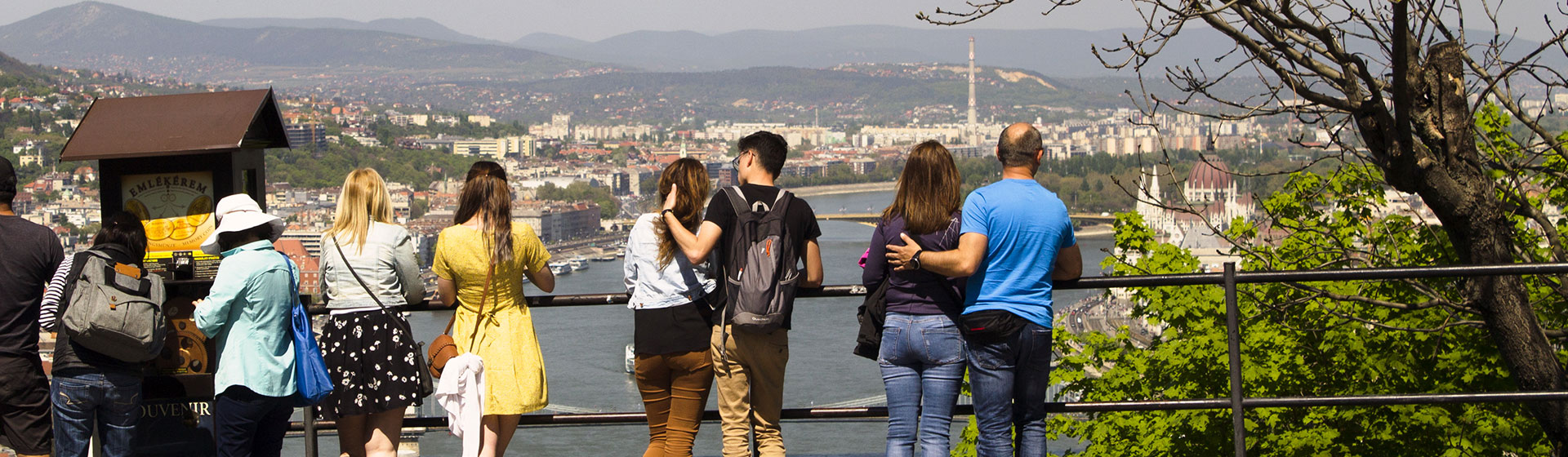 Gruppe mit blick auf Budapest